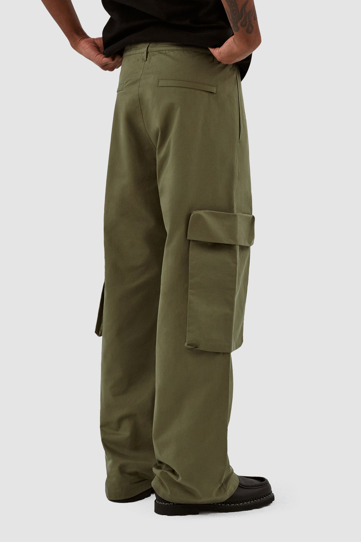 ARTE PARK POCKET PANTS DARK GREEN