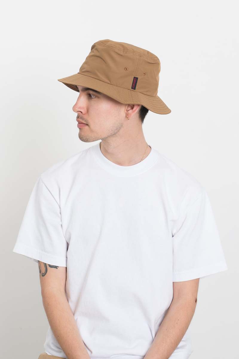 GRAMICCI SHELL BUCKET HAT TAN