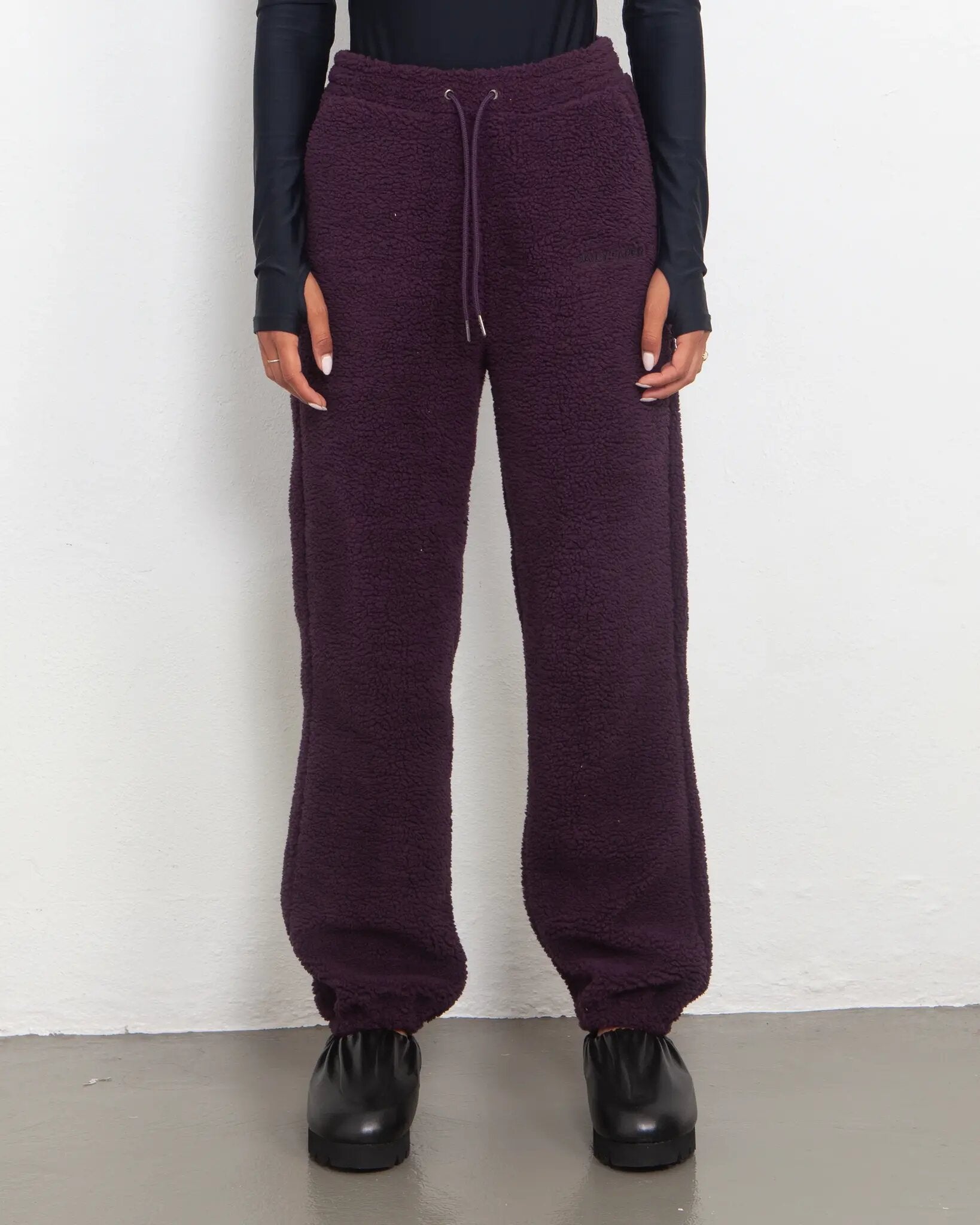 W DAILY PAPER NATINE TRACKPANTS PLUM PERFECT PURPLE SHERPA