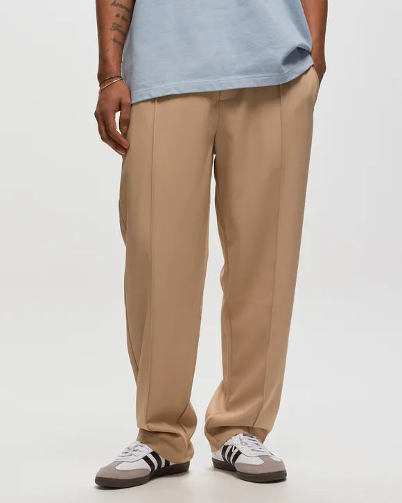 OLAF PINTUCK TROUSER KHAKI