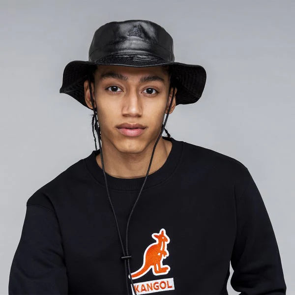 KANGOL FAUX LEATHER REV BUCKET BLACK